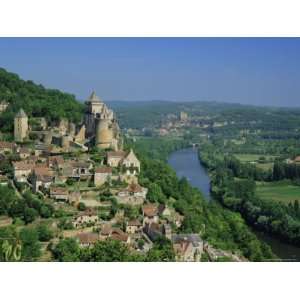 Castelnaud and the River Dordogne, Dordogne, Aquitaine, France, Europe 