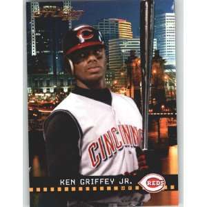  2004 Studio #60 Ken Griffey Jr   Cincinnati Reds (Baseball 