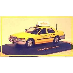    Ixo 1/43 New York City Ford Crown Victoria Taxi Toys & Games