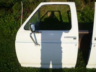1985 FORD TRUCK F150 DRIVER SIDE DOOR  