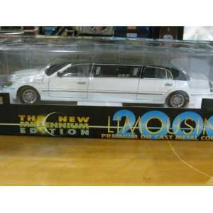  2000 Lincoln Limousine White Diecast 118 Scale The New 