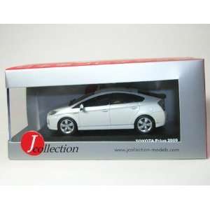   Toyota Prius Hybrid in white. Rigth Hand Drive JC205 Toys & Games