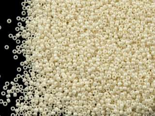 Toho Round Seed Bead 15/0 Luster Buttermilk 10g 15 122  