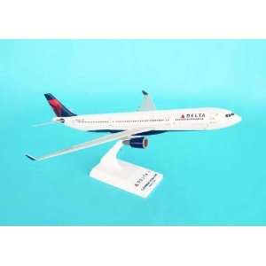  Skymarks Delta A330 300 1/200 New Livery Toys & Games