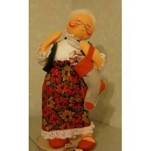 Annalee 18 Mrs. Claus w/Stocking #5631 