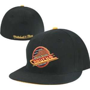   Canucks Black M&N Vintage Basic Logo Fitted Hat