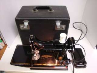SINGER Featherweight 221 CAT. 3 120 Sewing Machine In Carry Case 