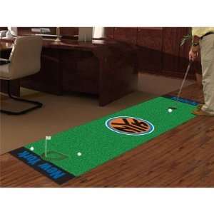 FANMATS New York Knicks Putting Green Area Rug   24in x 96in   9359 