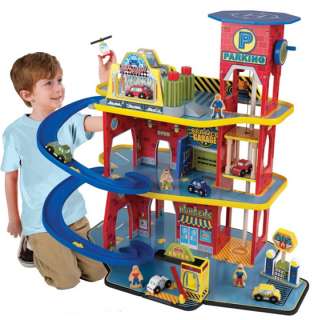 This Deluxe Garage Set is loaded with fun, interactive features and 