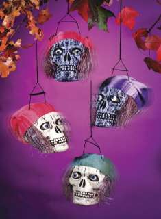 Shaking Skull Heads   Decorations & Props