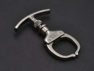  Argus Mfg. Co. The Iron Claw Handcuff 1950757 w/Case cuffs  