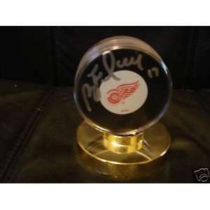 Brett Hull Autographed Detroit Red Wings Puck w/ COA