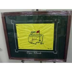   Woods 2005 Masters Champion Signed Flag UD COA   Autographed Pin Flags