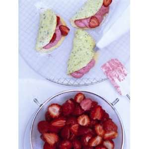  Preparing Sponge Omelette with Strawberry Filling 