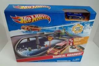 Hot Wheels   RADICAL ROADWAY Playset   Car Included   City Race Track 
