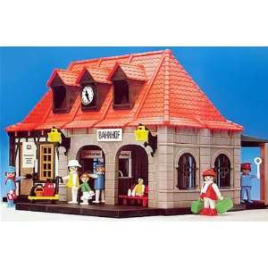  Playmobil Main Railway Station/ Bahnhof Toys & Games